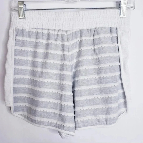 Bcbgeneretion Shorts Scallop Detail Heathered Gray White Elastic Waist - Picture 3 of 12